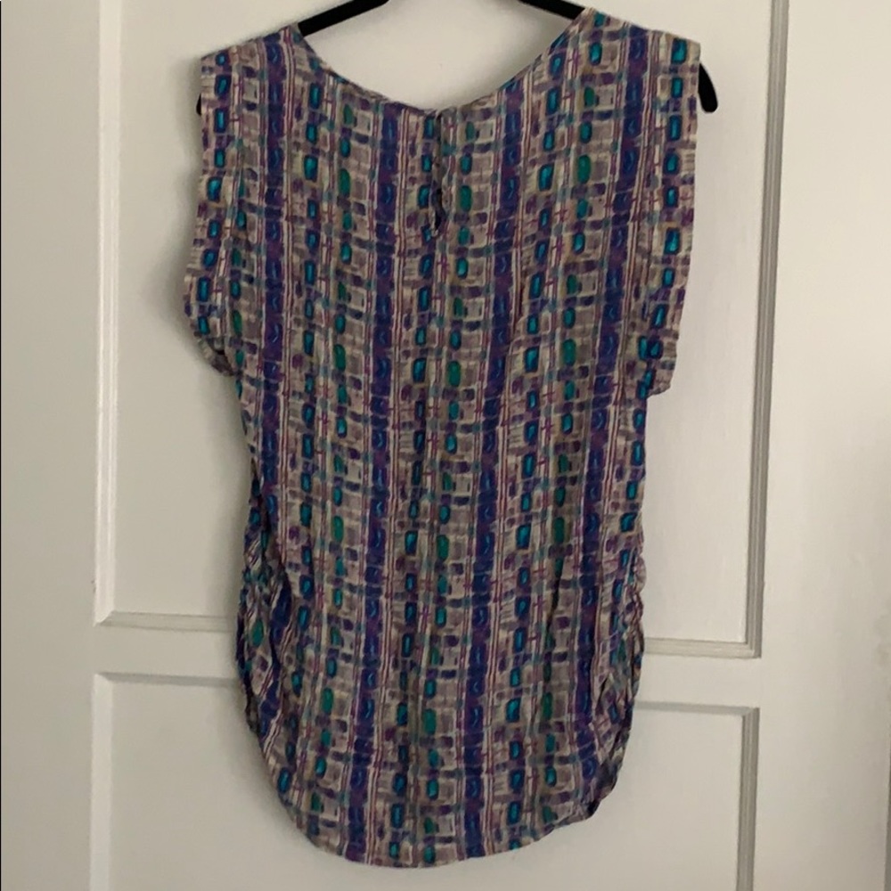Colorful box sleeve top with front cage detail - Picture 4 of 6